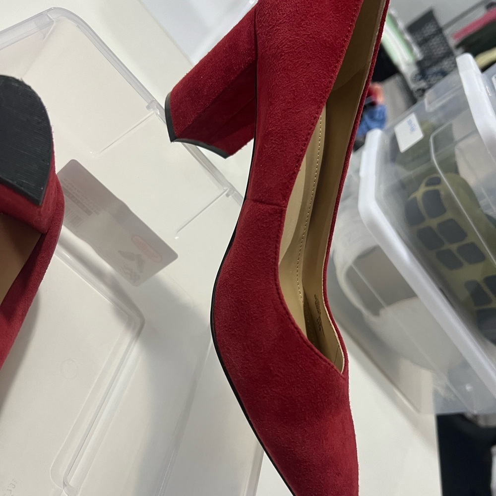 Red velvet Marc Fisher